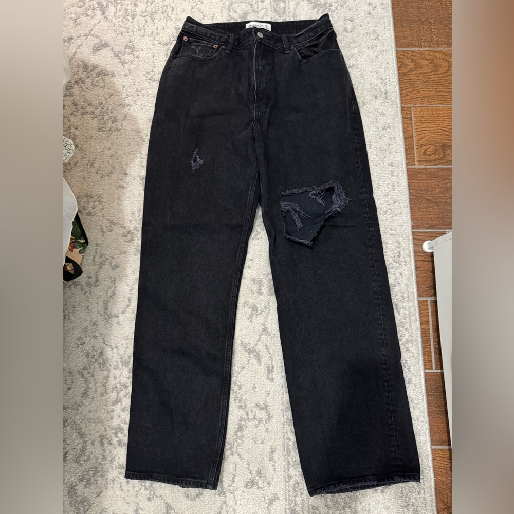 Abercrombie and Fitch The 90s Relaxed Jean High Rise Curve Love- Size 29/8